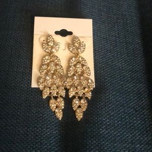 NWT B. Iconic earring pair